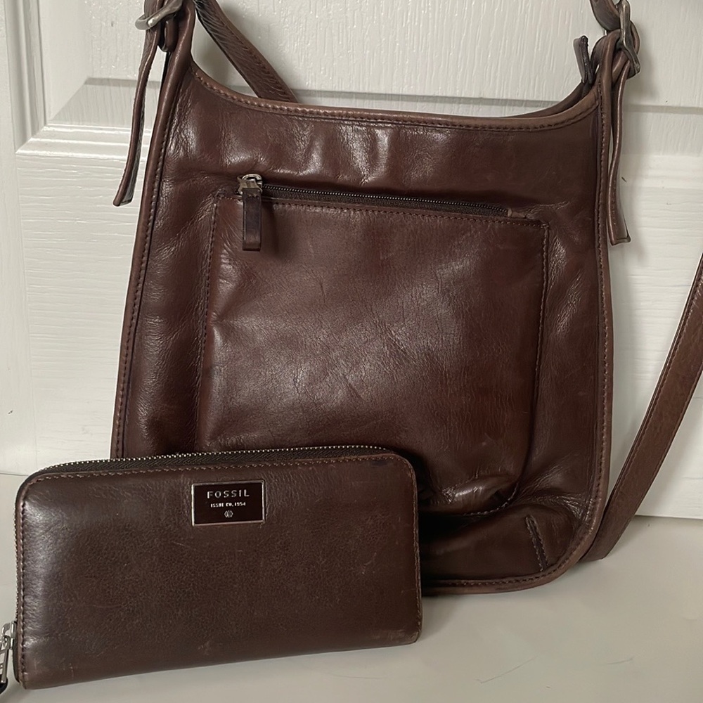 Brown Leather Fossil Purse and Wallet Womens